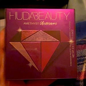 Huda Beauty Amethyst Obsessions eyeshadow palette